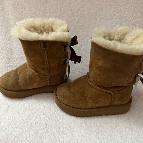 Ugg boots with bows - Picture 2 of 6